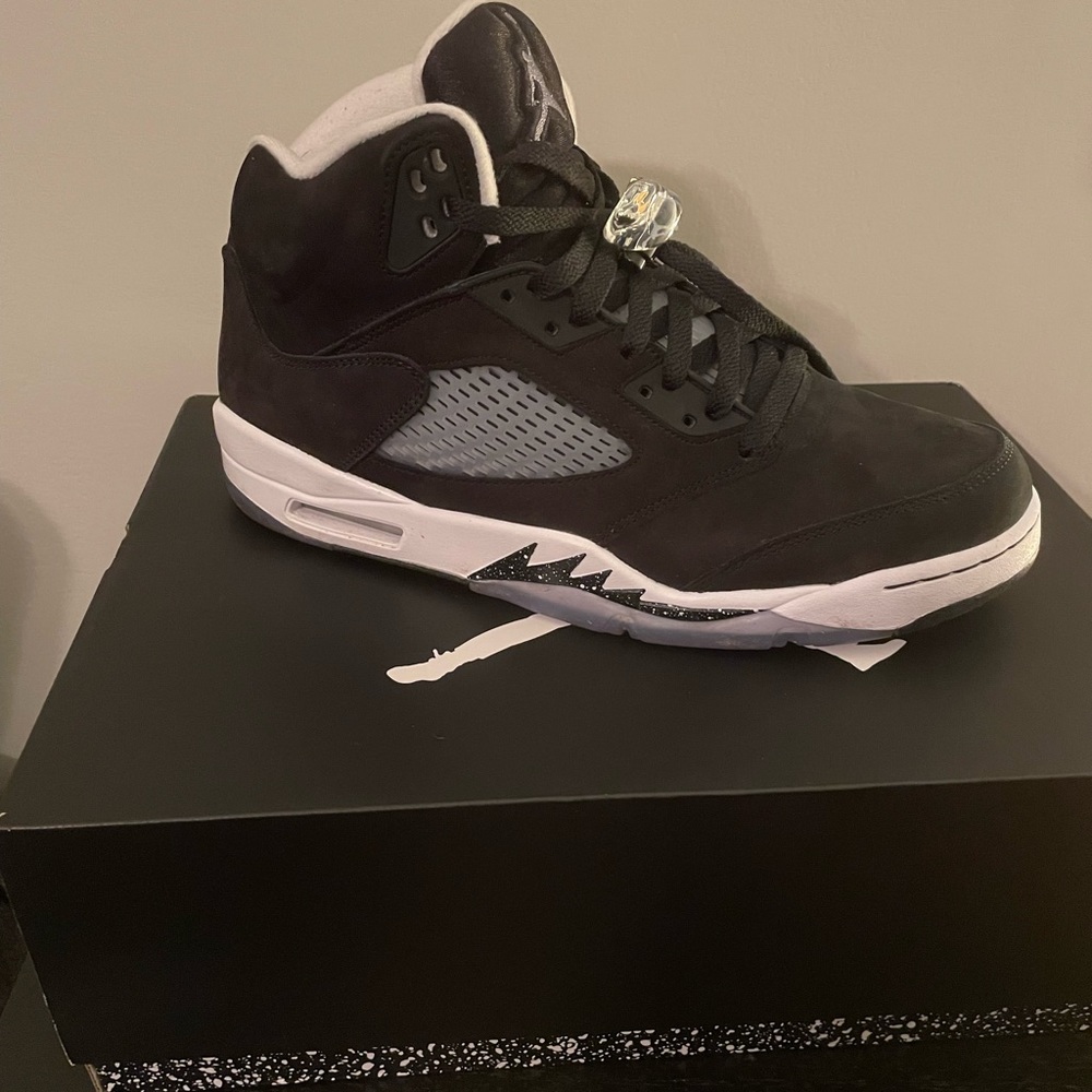 Nike Jordan Moonlight/Oreo 5s. Gem